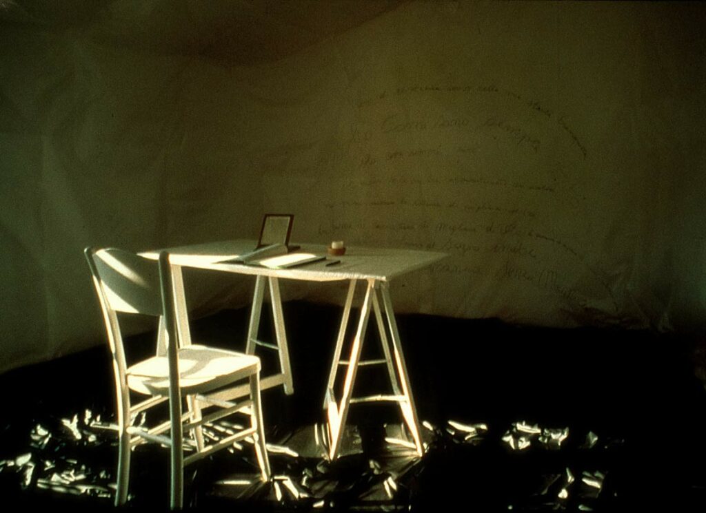 Installazione Voci nascoste nella stanza dei sogni - Le Arie del Tempo - Genova 1999
Lucrezia Salerno